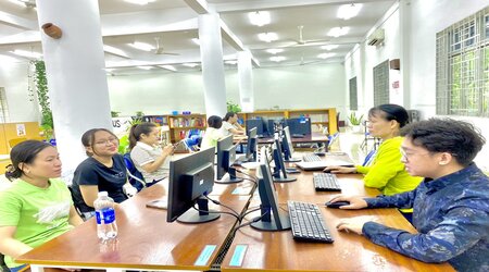 Tập huấn sử dụng Trung tâm Học liệu cho Học viên cao học khoá K23