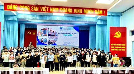 Hơn 1.000 tân sinh viên khóa D25 tham gia tập huấn sử dụng Thư viện