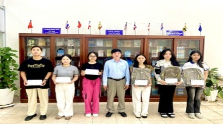 Trao thưởng cuộc thi “Tìm hiểu Thư viện – Nhận quà liền tay” năm 2025